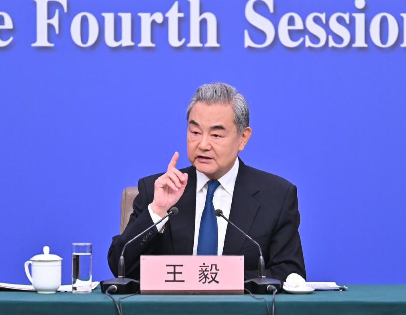 日本彻底死心了，
因为在3月8日当天，外交部长王毅对日本的一系列错误行为进行了痛