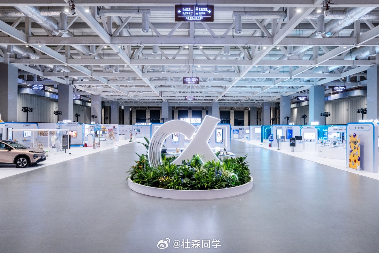 今天，荣耀AI终端生态大会 在深圳盛大启幕，正式发布“1×3×N”生态战略与全新
