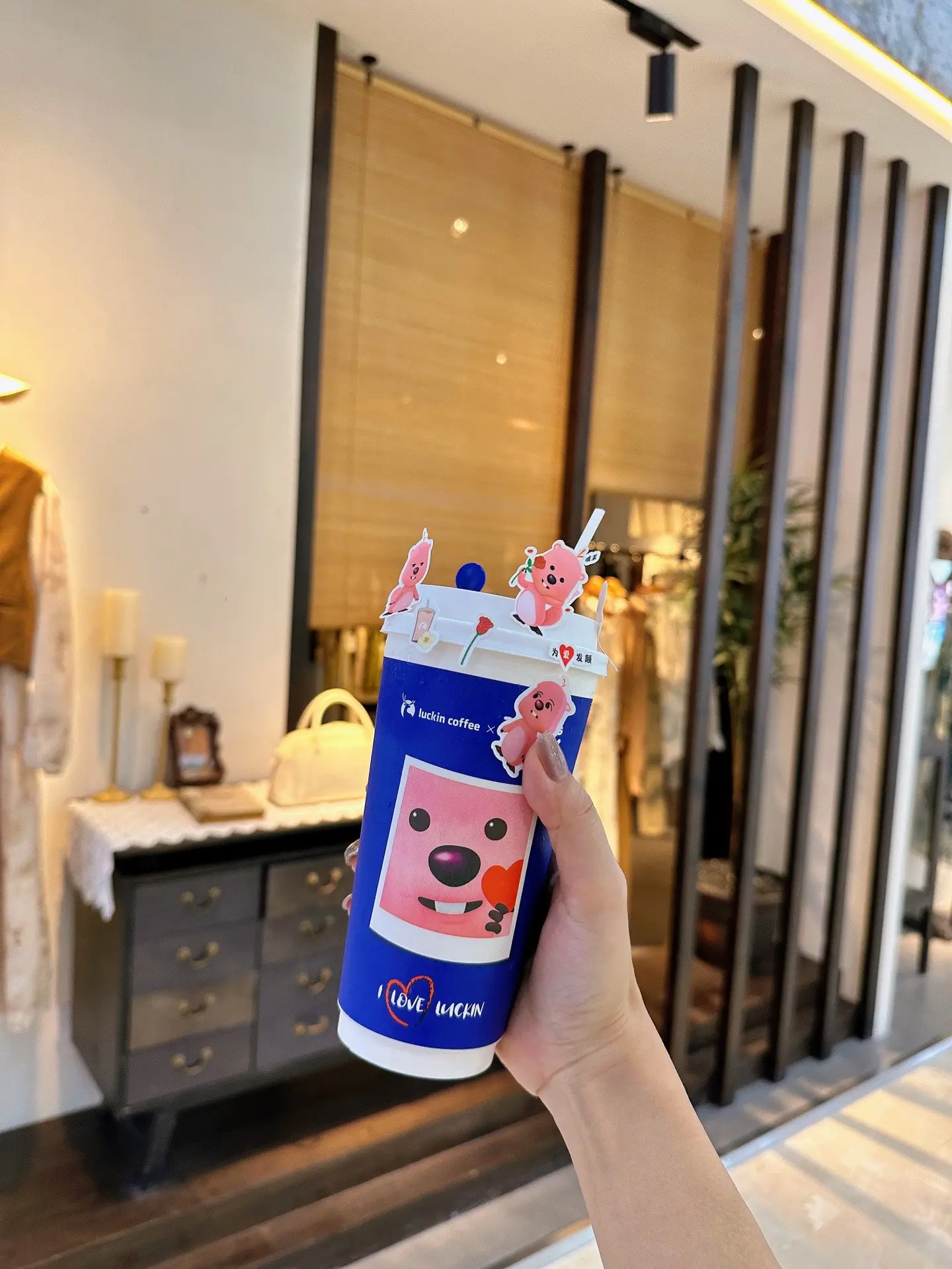 瑞幸联名loopy啦 瑞幸推出轻乳茶