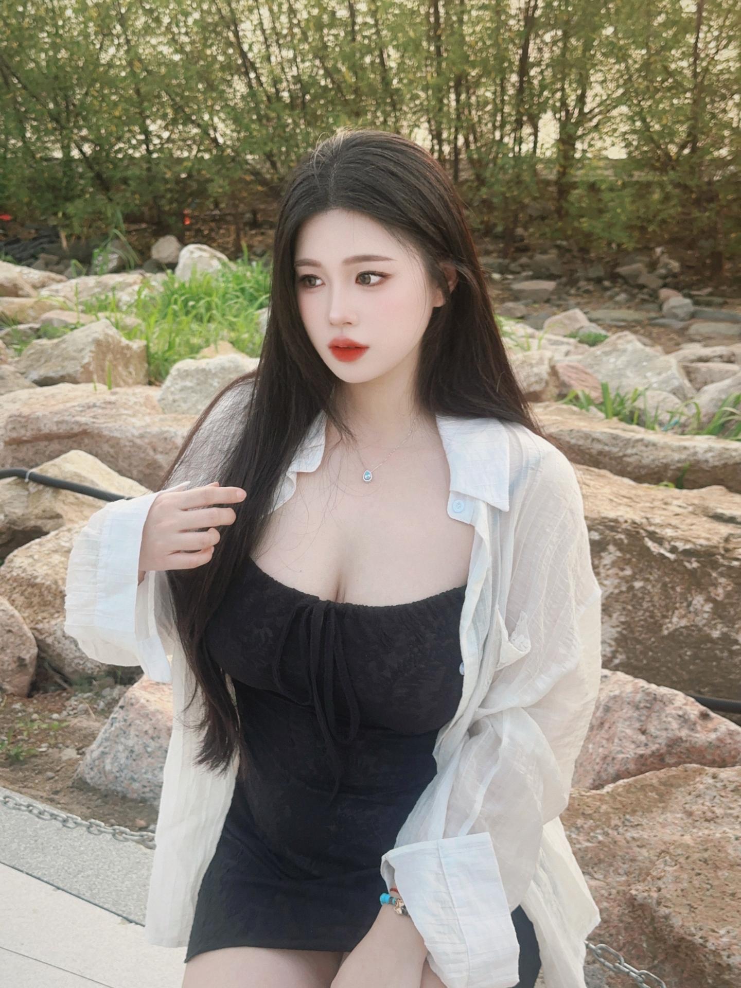 锁骨处藏了个小秘密，只有靠近才看得见～