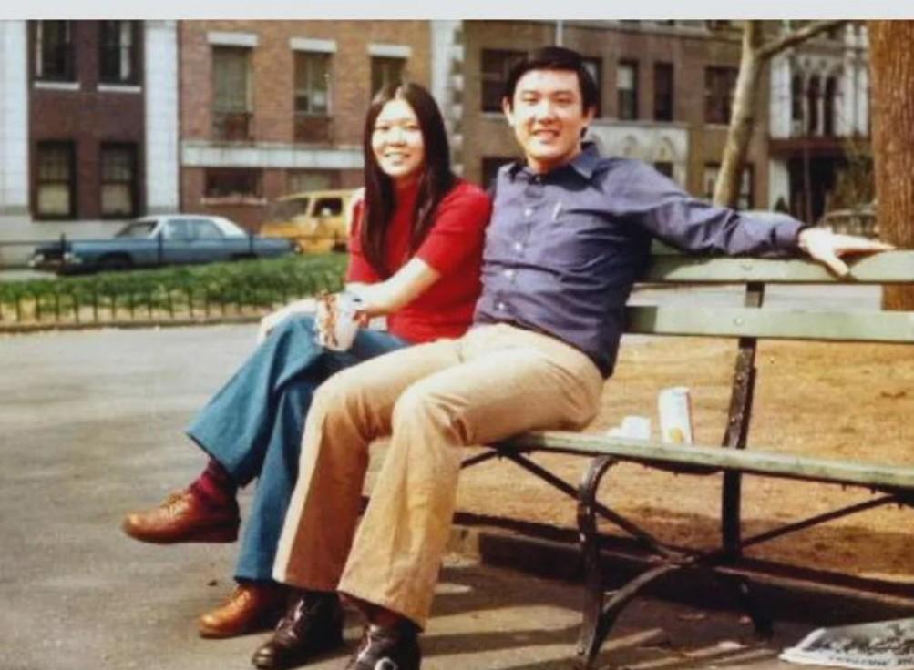 台湾作家龙应台曾说：请用文明说服我。

这句话最近又被翻出来，有人觉得是对文明的