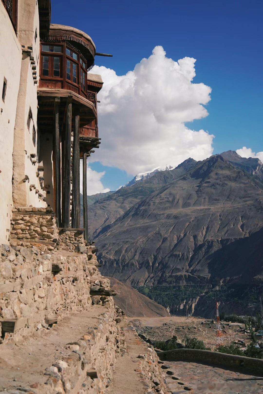 Pakistan is a country.A desirable place,
