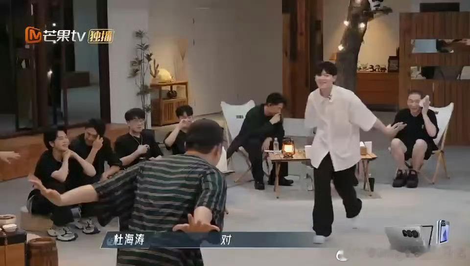 #杜海涛尤长靖恐龙扛狼#杜海涛和尤长靖《恐龙抗狼》这段儿也太搞笑了吧！[哈哈]#