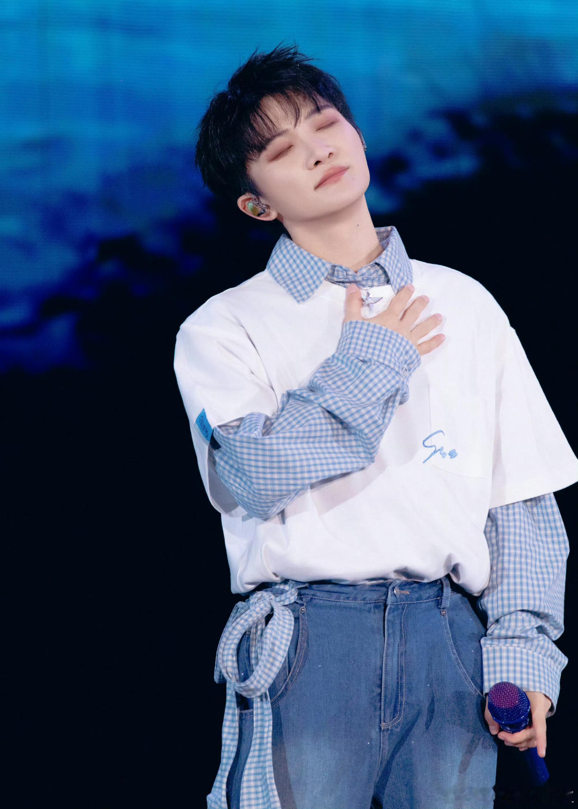 香港夫妇把十周年纪念日留给周深 十年锡婚的仪式感是周深给的！从9.29hz到深深