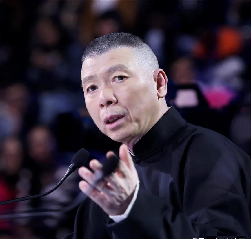 年轻时被嘲“潦草”的冯小刚，如今65岁反而越活越体面。
徐帆当年选他，赌的不是皮