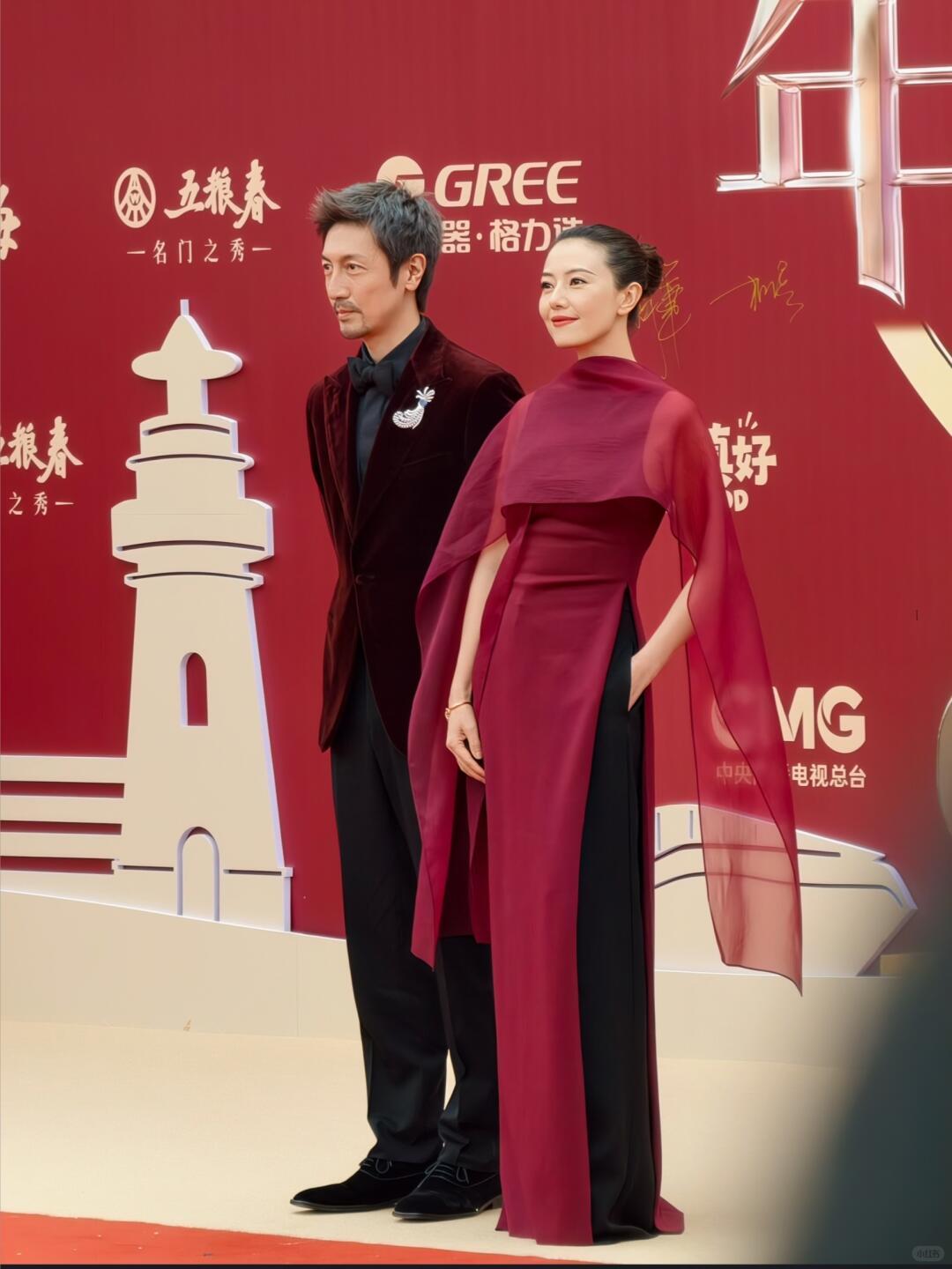 高圆圆这套好适合上春晚国泰民安的气质 