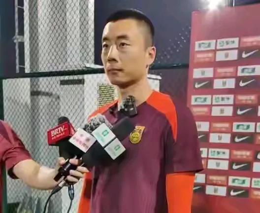 又是这个李磊，对战沙特送角球，面对澳大利亚漏人，目送对面进球。
第一，上场中国男