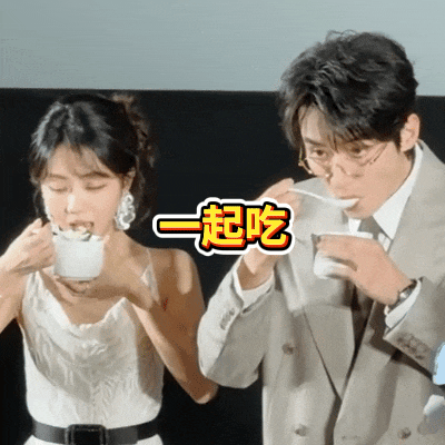 谭松韵白到发光《兰香如故》追剧团线下活动，谭松韵一袭吊带白裙温婉亮相。自带少女感
