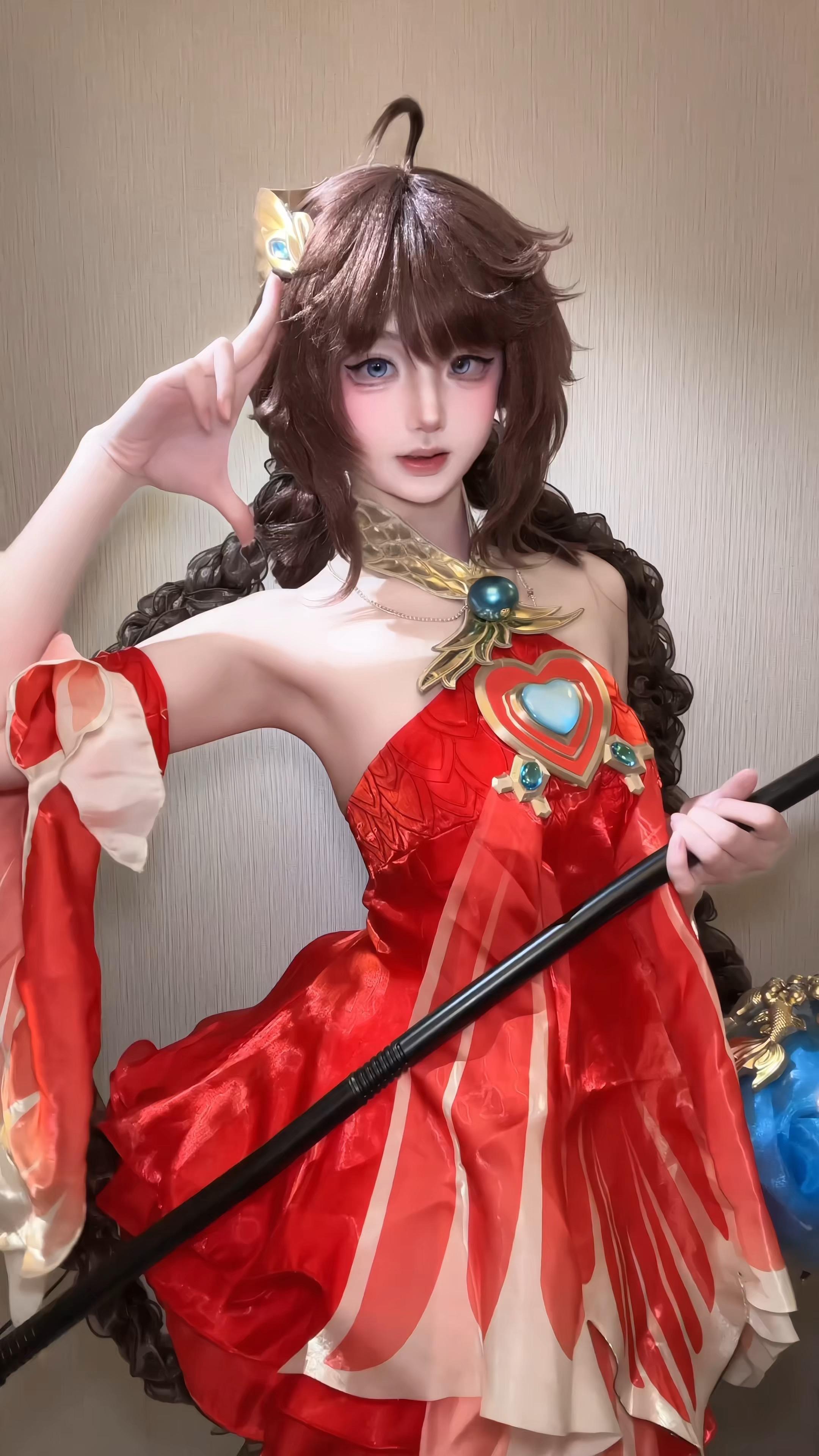 已严肃学习神的拍照姿势