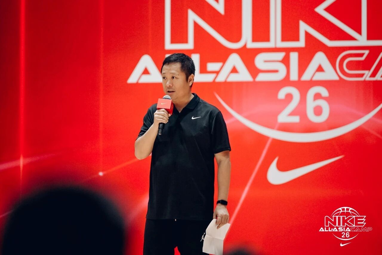 2026耐克全亚洲亚洲篮球训练营在首钢园开营，这次“白巧克力”过来当教练了，王非