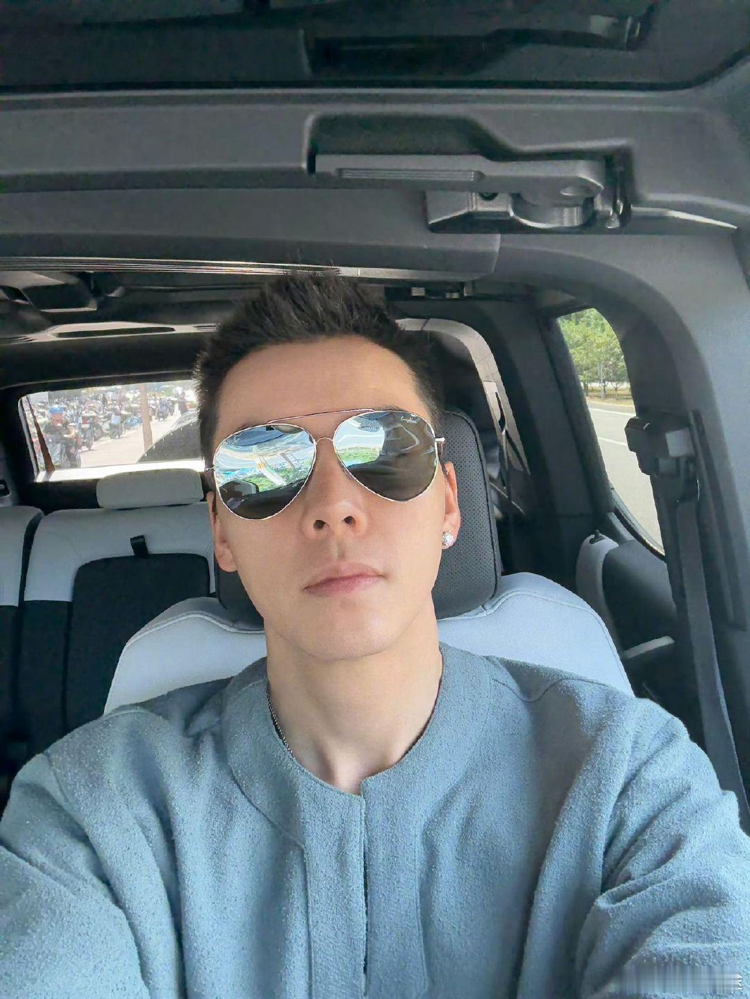 钟楚曦说陈伟霆介绍的美容院很不错陈伟霆为露腹肌20个小时不吃饭 在线认证推荐的美