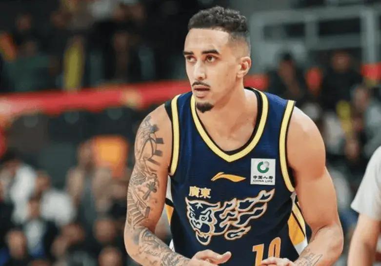 两连败的广东迎来了难得的喘息机会，今晚作客挑战本赛季未有胜绩的四川队，状态再差也