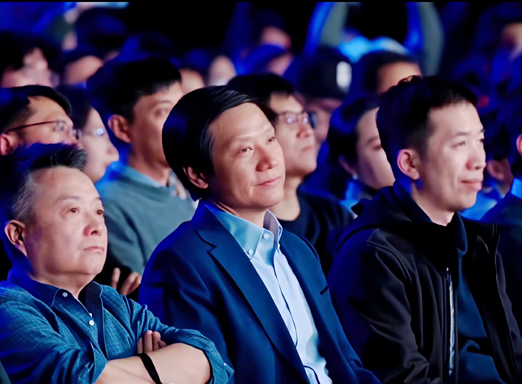 小米17Ultra昨天晚上，安排了视频拍摄任务，忙到9点才想起来发布会的事情。果