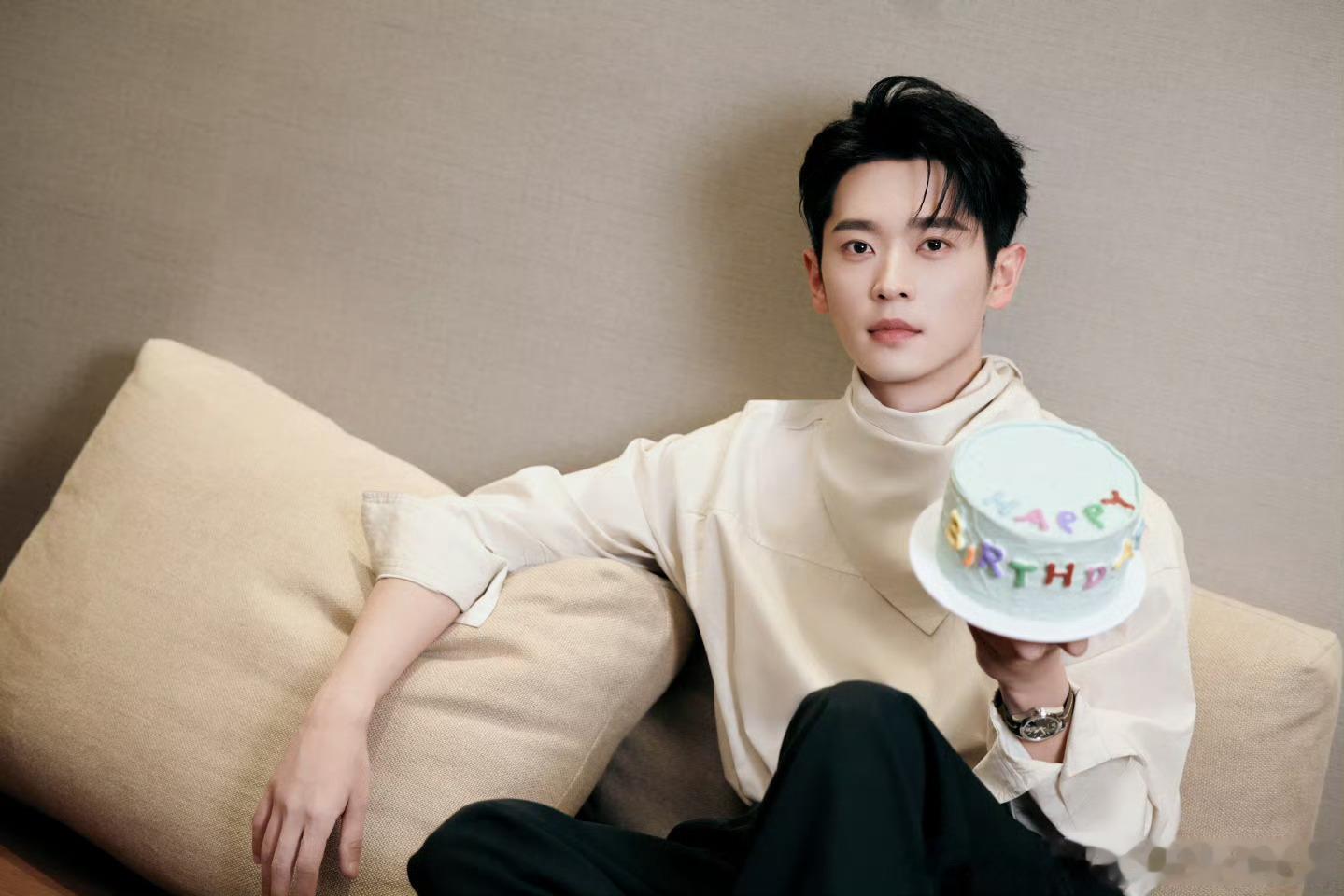 丞磊 CL丞磊玉簟秋 CL丞磊虞昶轩 成长的道路会有失败，但无悔，就像玫瑰，终将