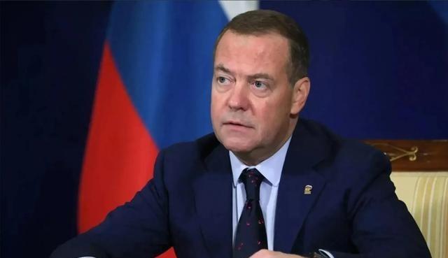 一旦战争打响，中国面临的第一波攻击，可能不是导弹，而是冻结3万亿外汇、切断SWI