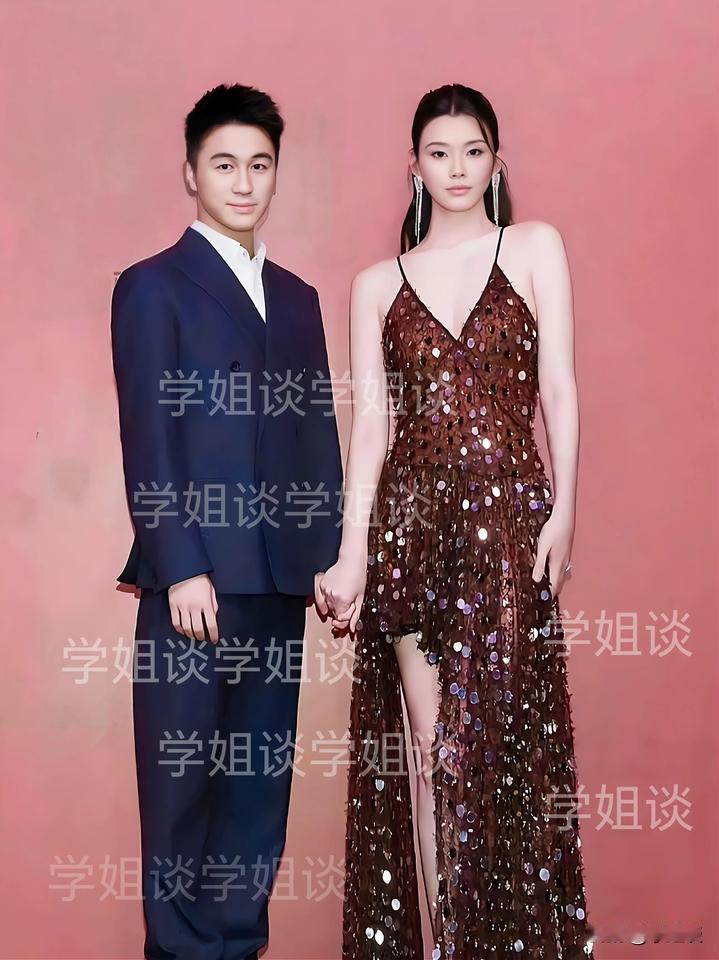 一觉醒来，奚梦瑶哭了

因为何猷君

当初她嫁给何猷君，是觉得这个小伙子对她是真