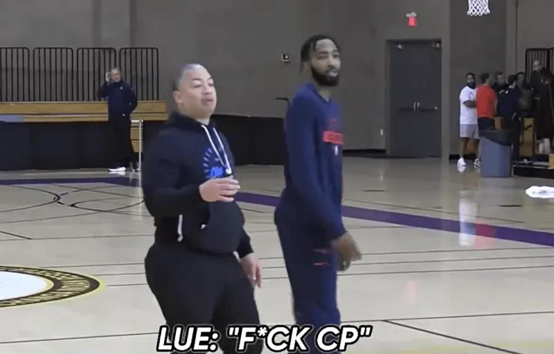 随着，今天，快船击败东部第一的活塞，给人隐有北伐的感觉，球队重回正轨。
泰伦卢帅