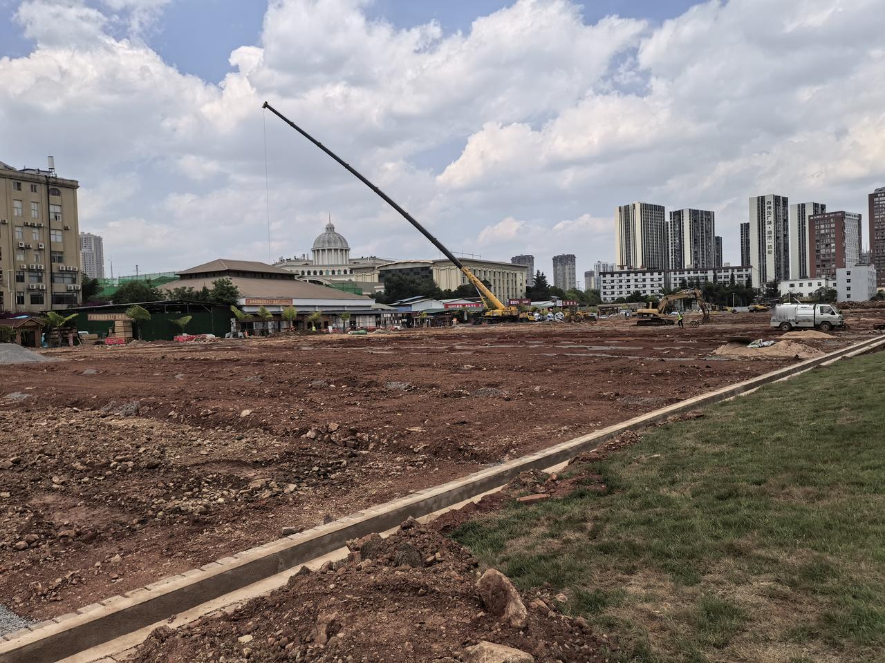 云安会都门囗这片空地，以前都是一直荒废了很多年了的。这回开始动工了，大家猜猜这是