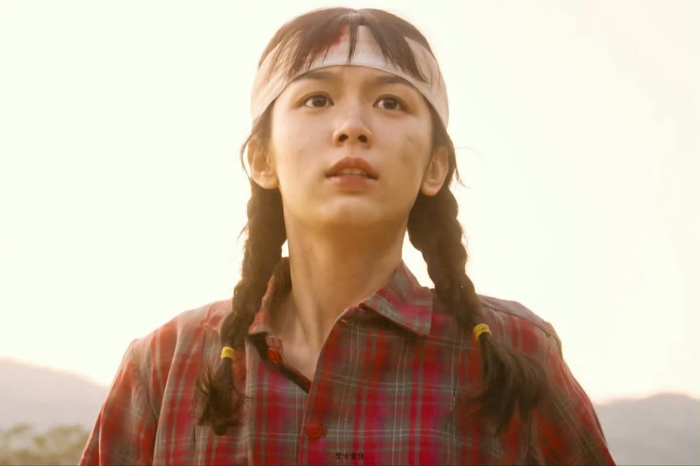 周也你好1983首播热度飙升 被周也的夏晓兰狠狠圈粉！颜值演技双在线，80年代逆