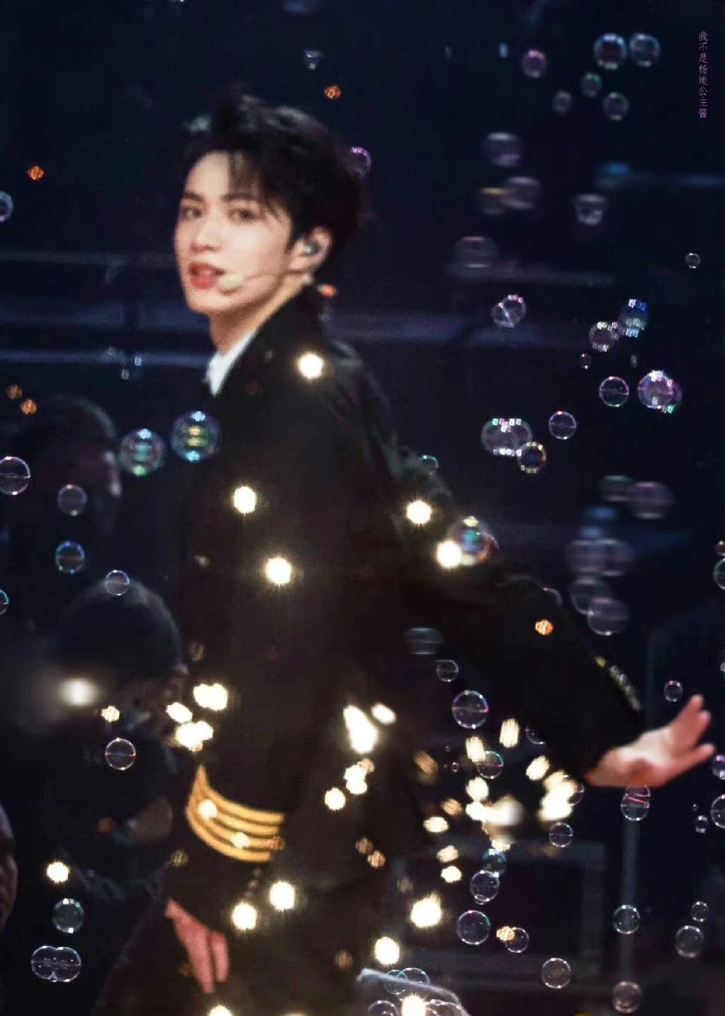 一组刘耀文 氛围图🎞️ ​​​