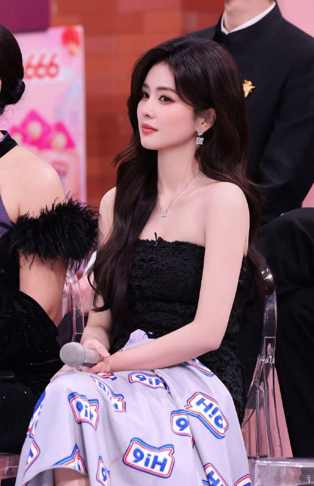 白鹿丞磊cha了Sweetiegirl手势舞 白鹿丞磊超甜人机感卡点舞 你好星期