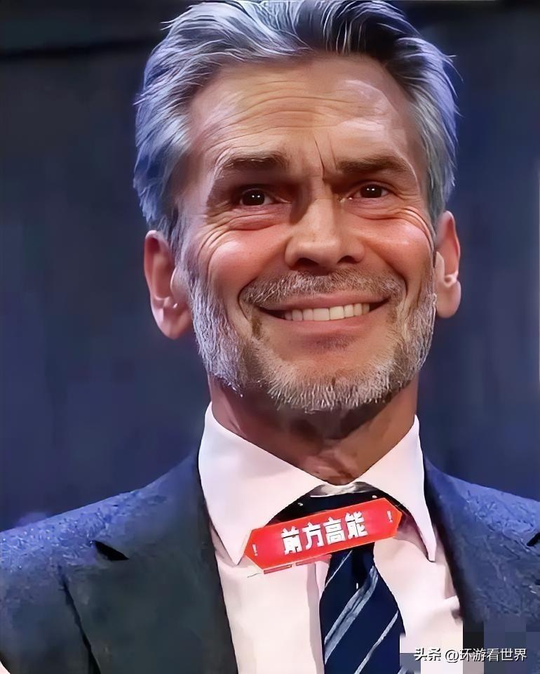 荷兰光刻机巨头ASML表示，现在在美国的技术限制下，中企想获取EUV光刻机几乎不