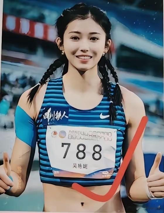 我妈看人眼光真是绝！
瞅见运动员吴艳妮，
她张嘴就撂一句：以后娶媳妇千万得挑这种