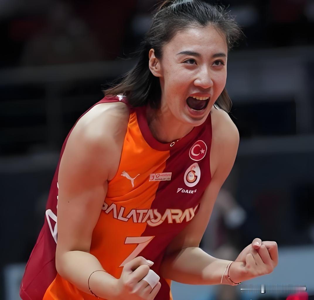 王媛媛留洋不仅拿的一个冠军，更成为了世界一流副攻!
中国女排主力副攻王媛媛结束本