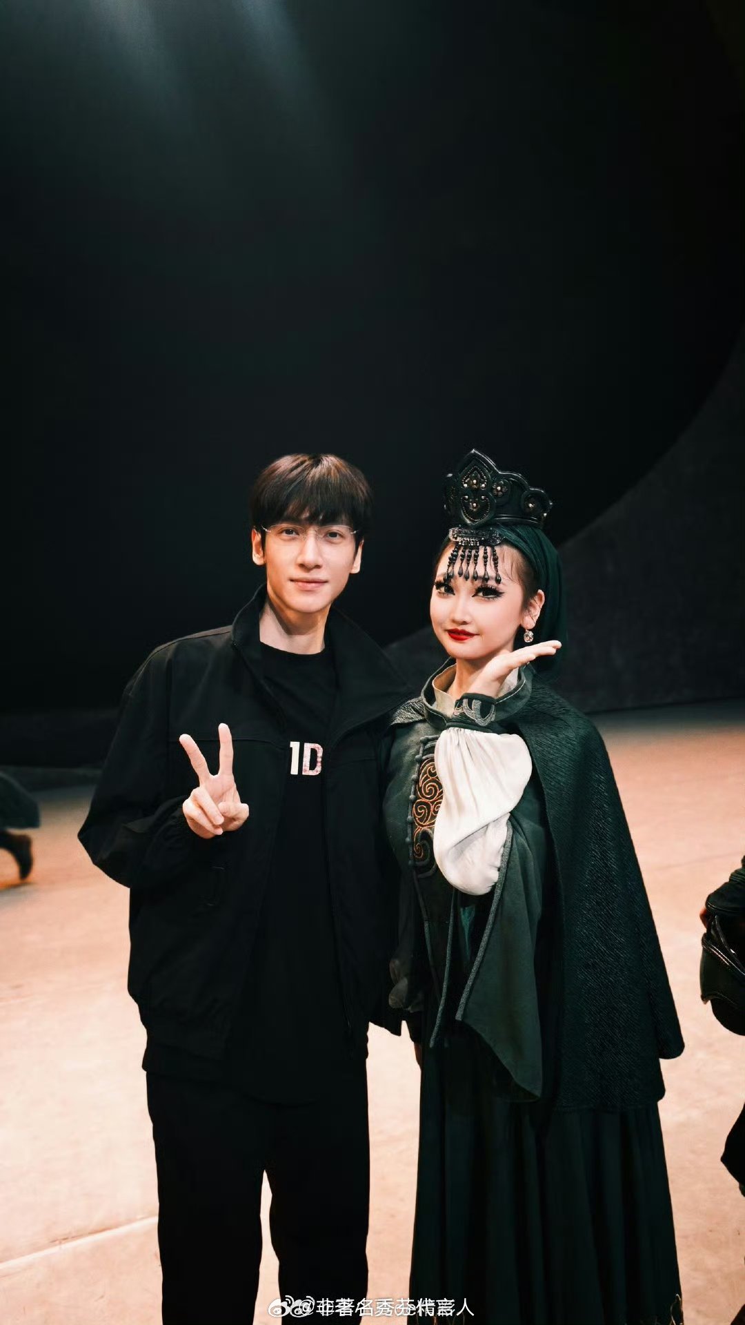 罗云熙到底跟多少人合影了纯素颜 有点太突出了吧 好帅 