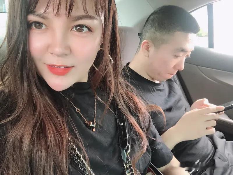 判断女人是否真心爱你，不能只看表面。我发小老周的经历就很能说明问题。他之前的女友
