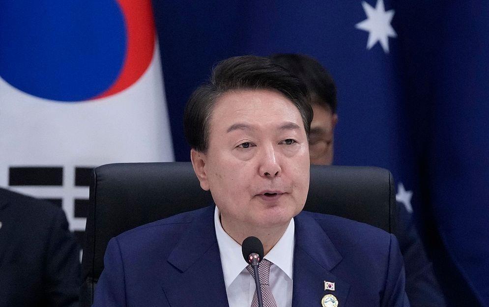 尹锡悦一审无罪，韩国政坛再起波澜？
 
这事的起因很简单：2023年有一名海军陆