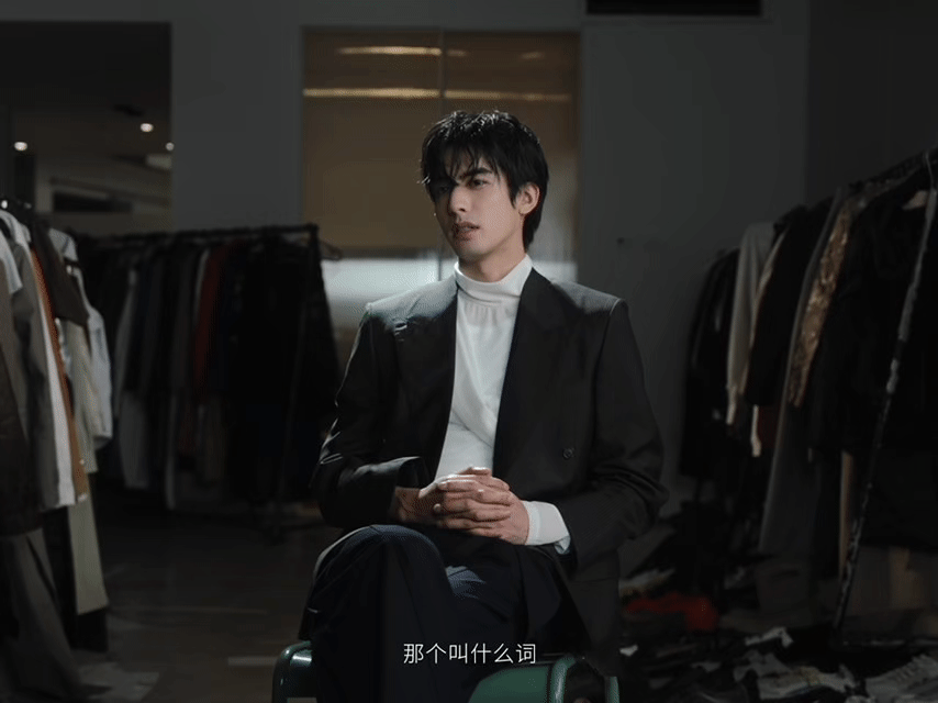 宋威龙回应被叫木头帅哥 宋威龙直面木头帅哥评价，大方表示这是误解，他有自己的情绪