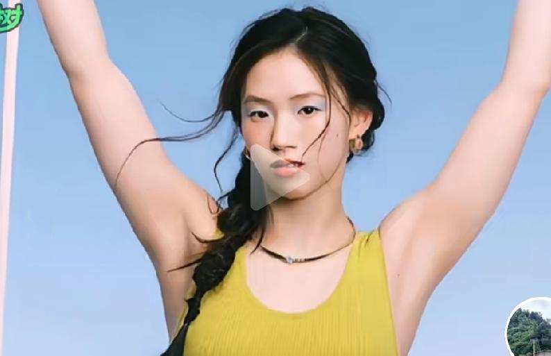 陈芋汐亮相，太惊艳了，高级感满满，大片的既视感：
很好的形象、成绩、体育和文化的