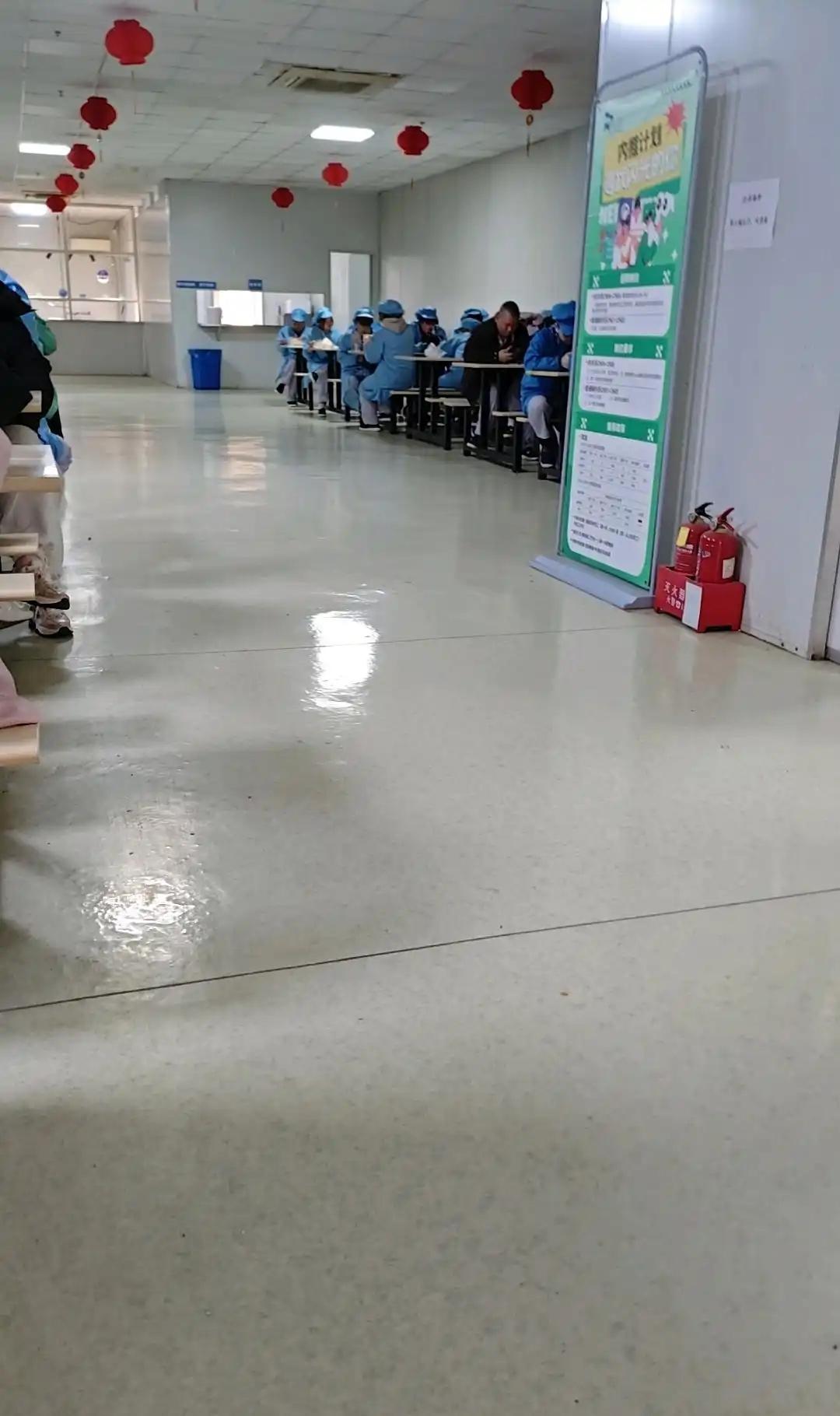 自从进了电子厂当技术员做了几天。

我终于明白几个道理。
1.假期离我越来越远了