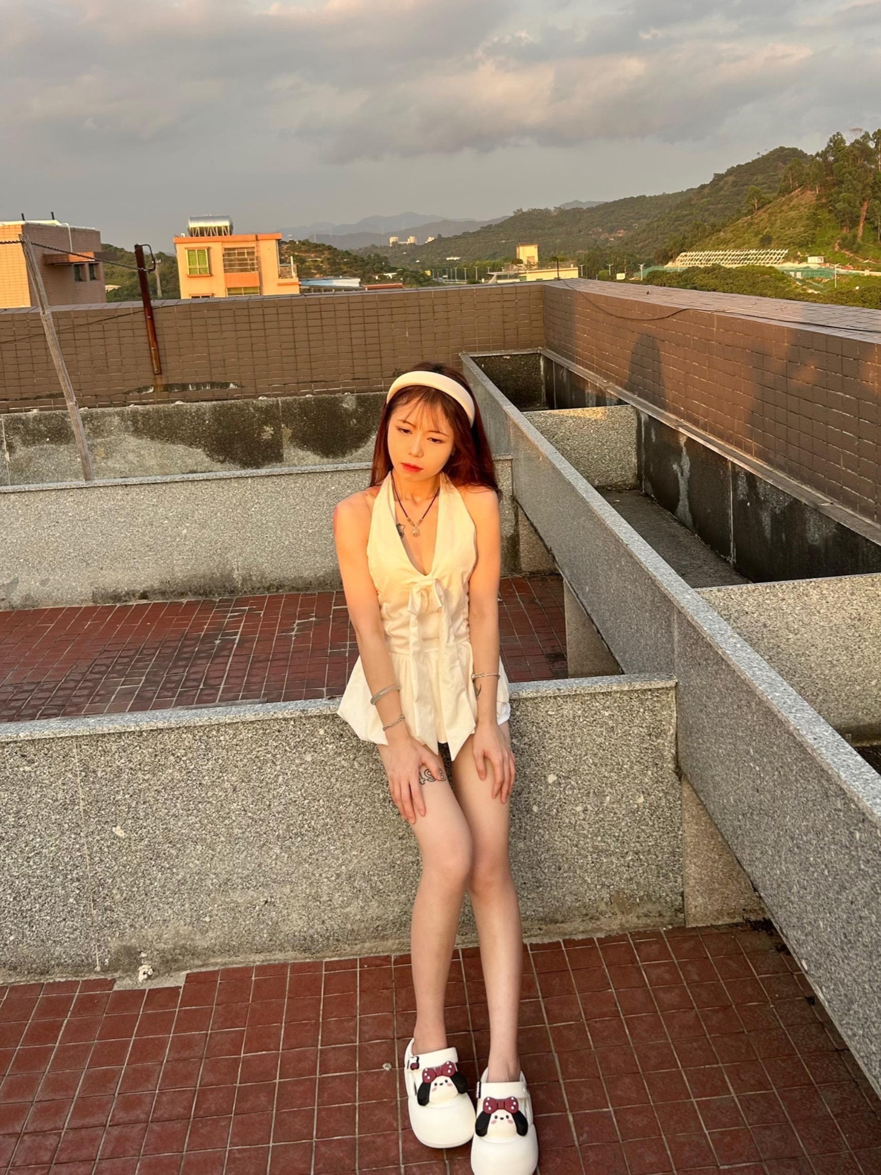 没有人什么也不图 只是不图你的 或者假装不图你的