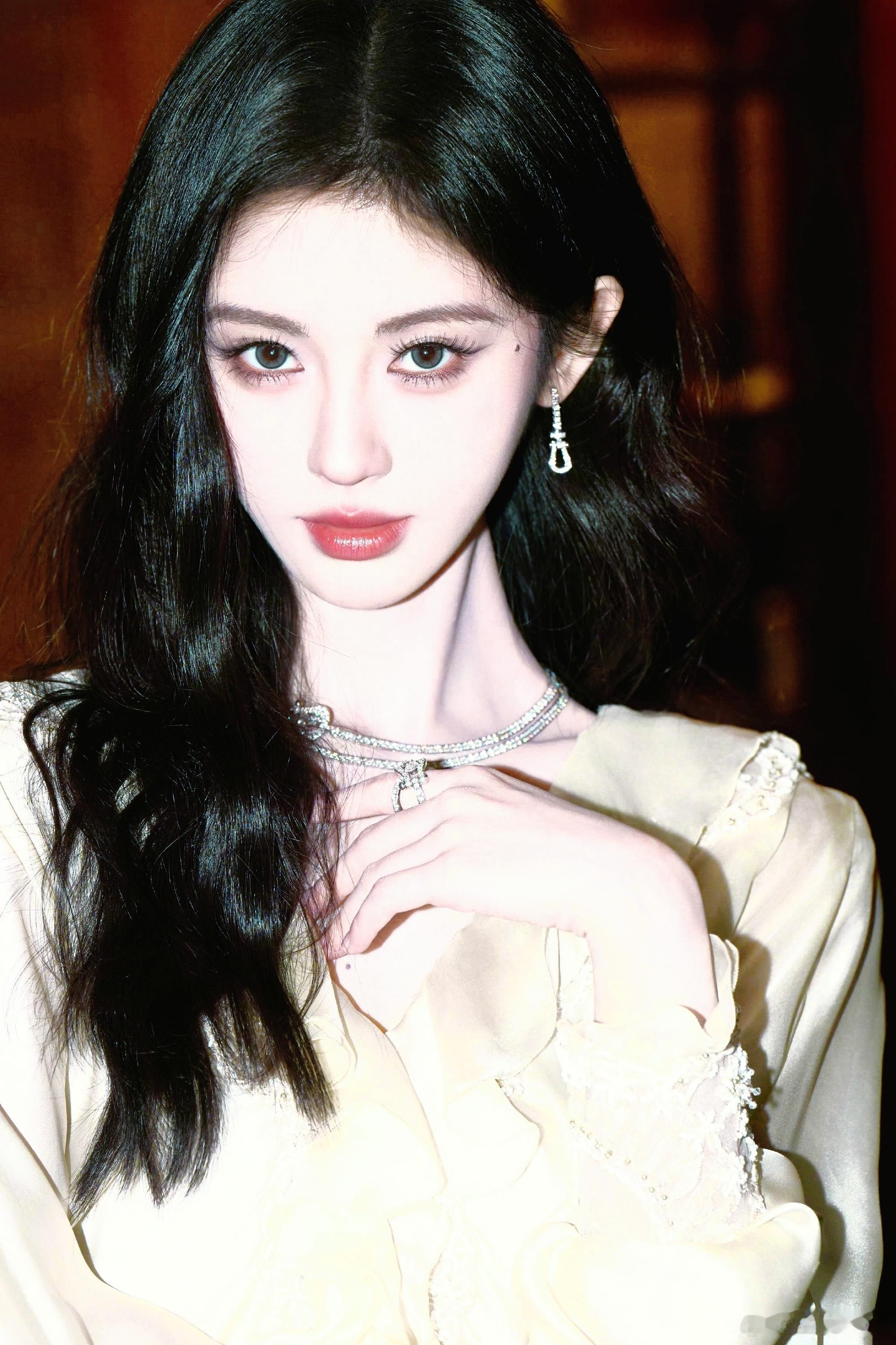 鞠婧祎方艾特丝芭美女，还是太体面了！看了文件，总结有3点：1.对方有拖欠工资，但