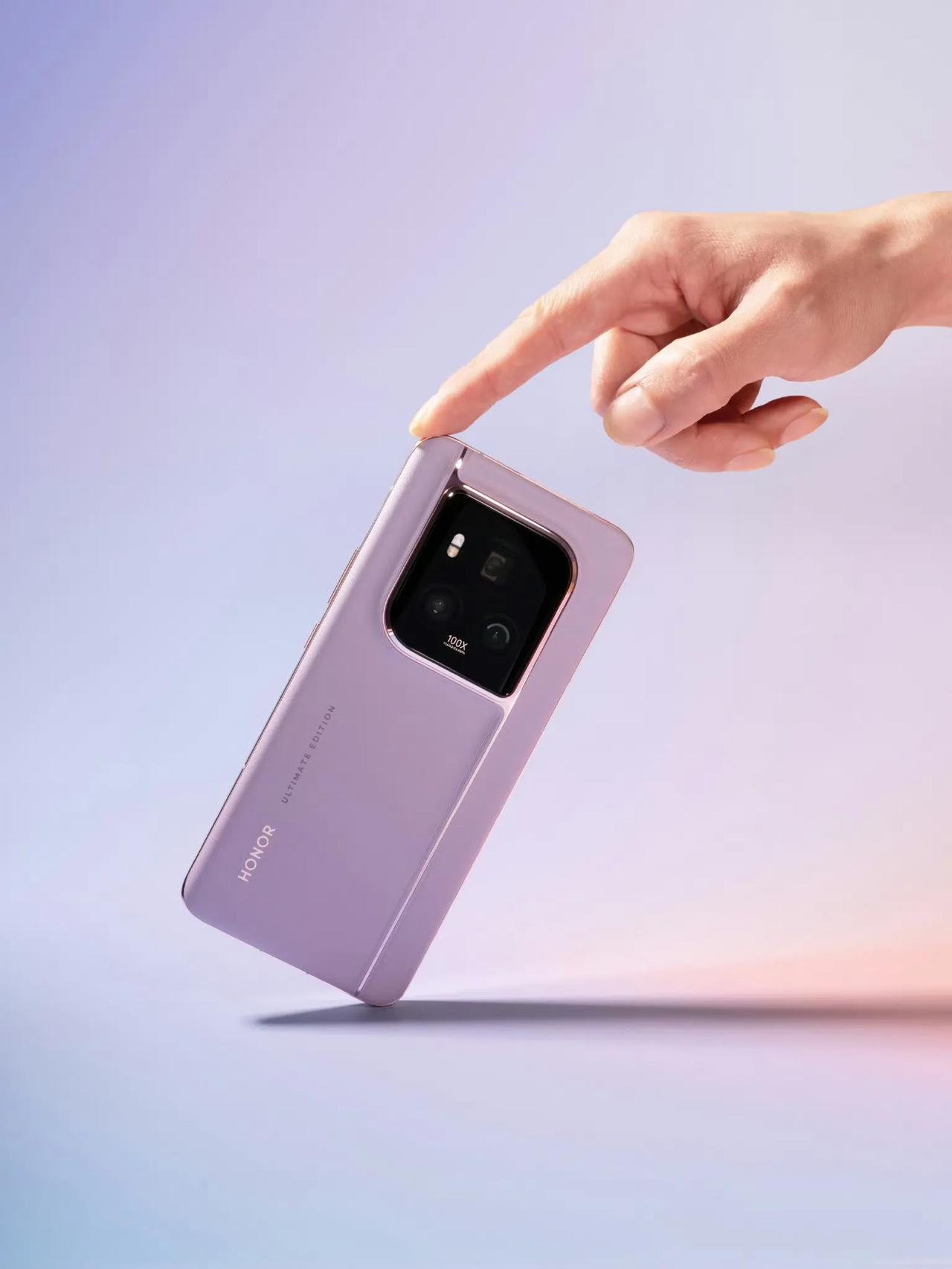 荣耀这次的新机真的太成功了！它的设计真的很棒，一眼就能看出来，特别有个性。它的颜