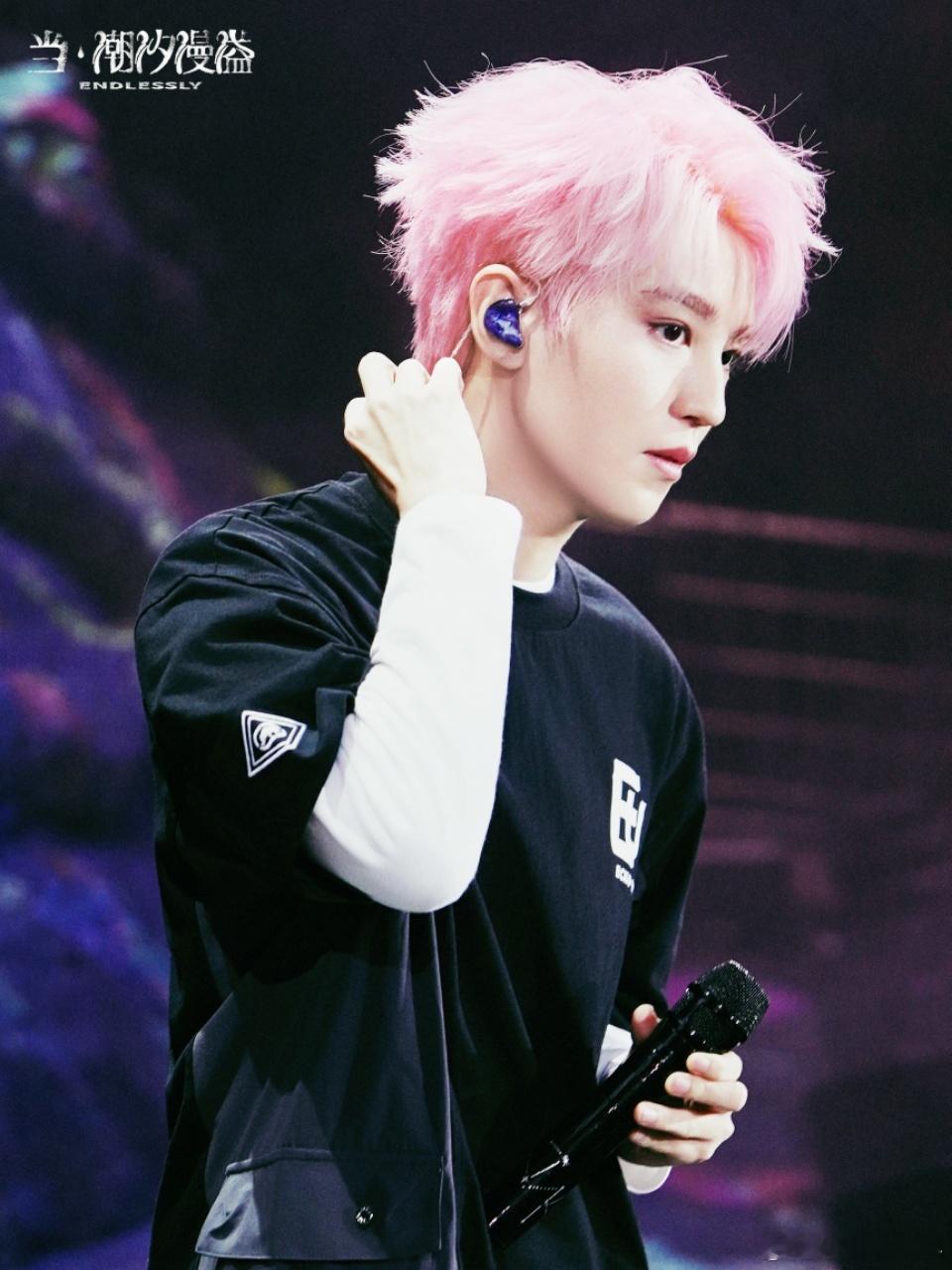 王俊凯当潮汐漫溢巡回演唱会下周又要迎来见面时刻啦✨王俊凯「当潮汐漫溢」巡回演唱会
