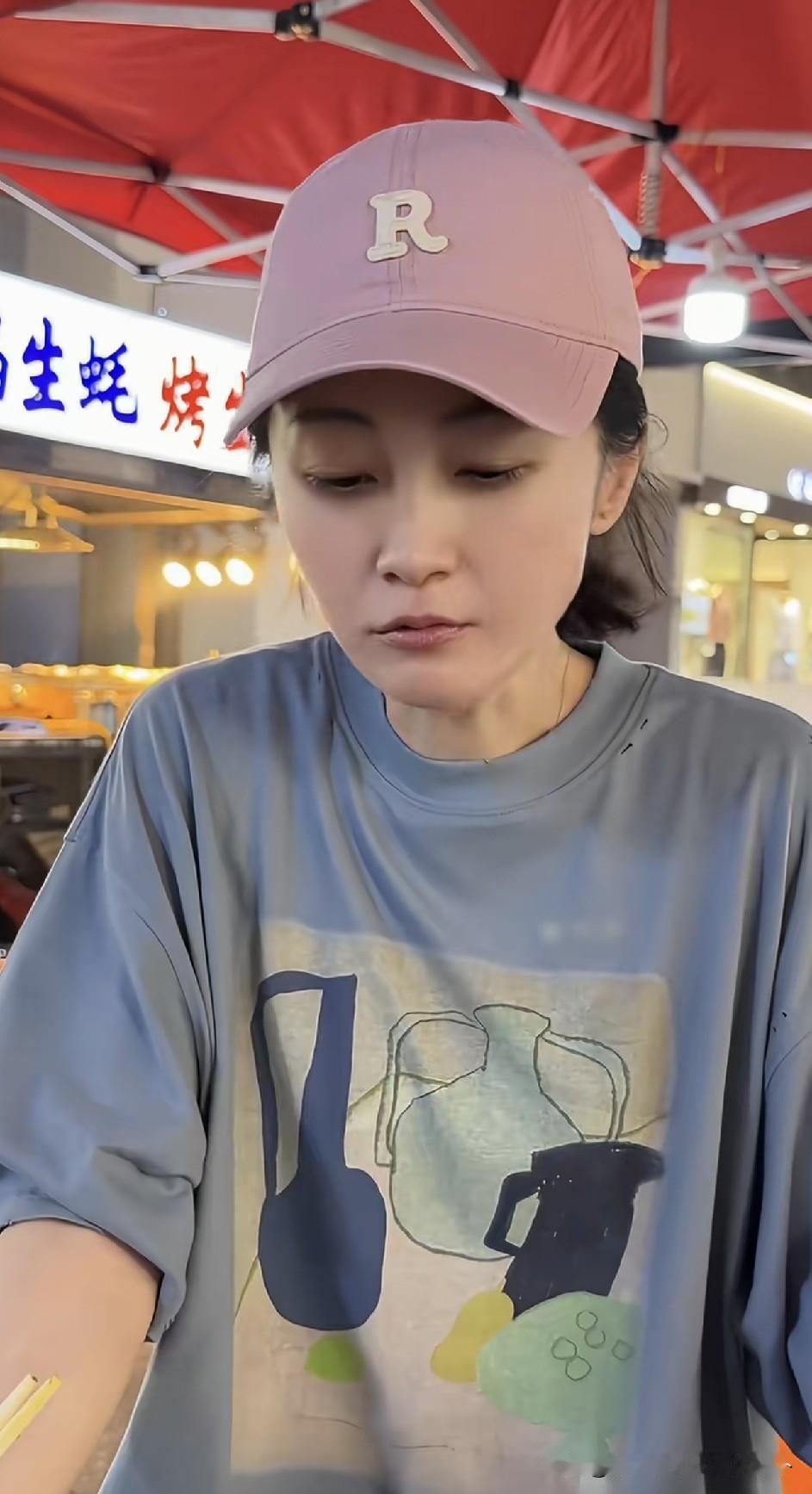 姚笛不是结婚了吗？我记得之前看新闻说结婚了，怎么她发视频总感觉是一个人？