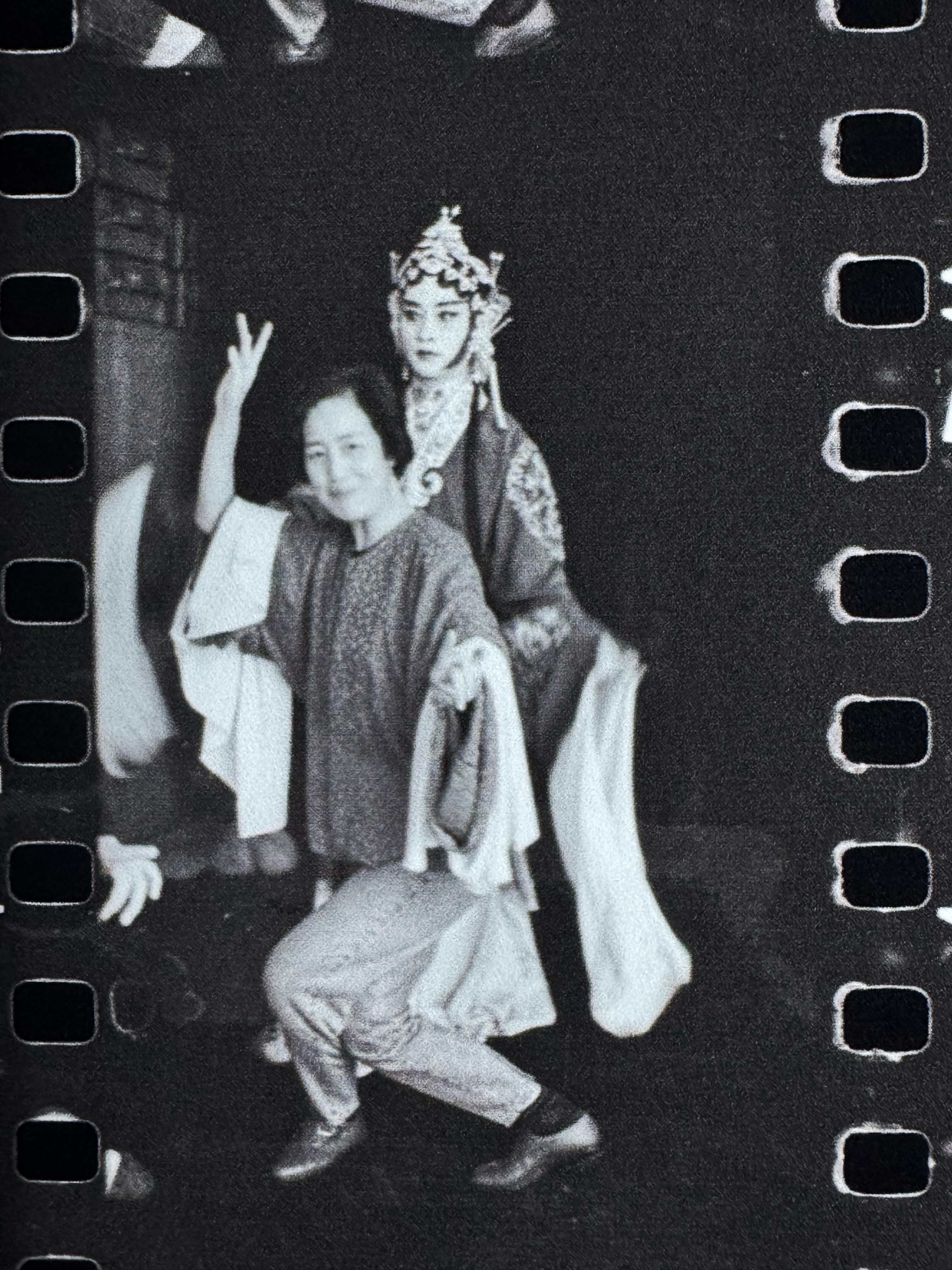 1991年，张国荣拍摄香港杂志《号外》“反串花旦”的幕后过程，也是如此全面的花絮