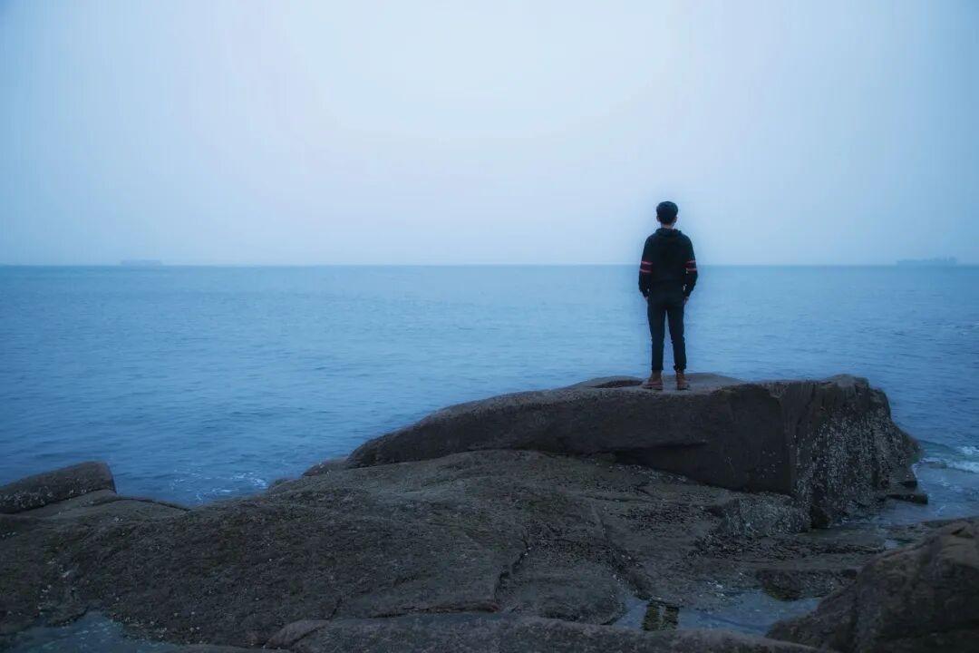 【09.30修身心语】
您好！
人到中年，不要“自作多情”。
边界感不可缺失。不