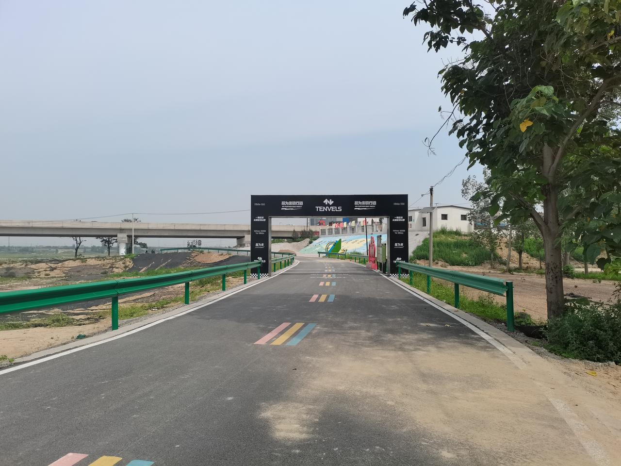 探未来骑行绿道
邢台大沙河北岸
骑行绿道
叫做探未来骑行绿道
骑行绿道西行
沙河
