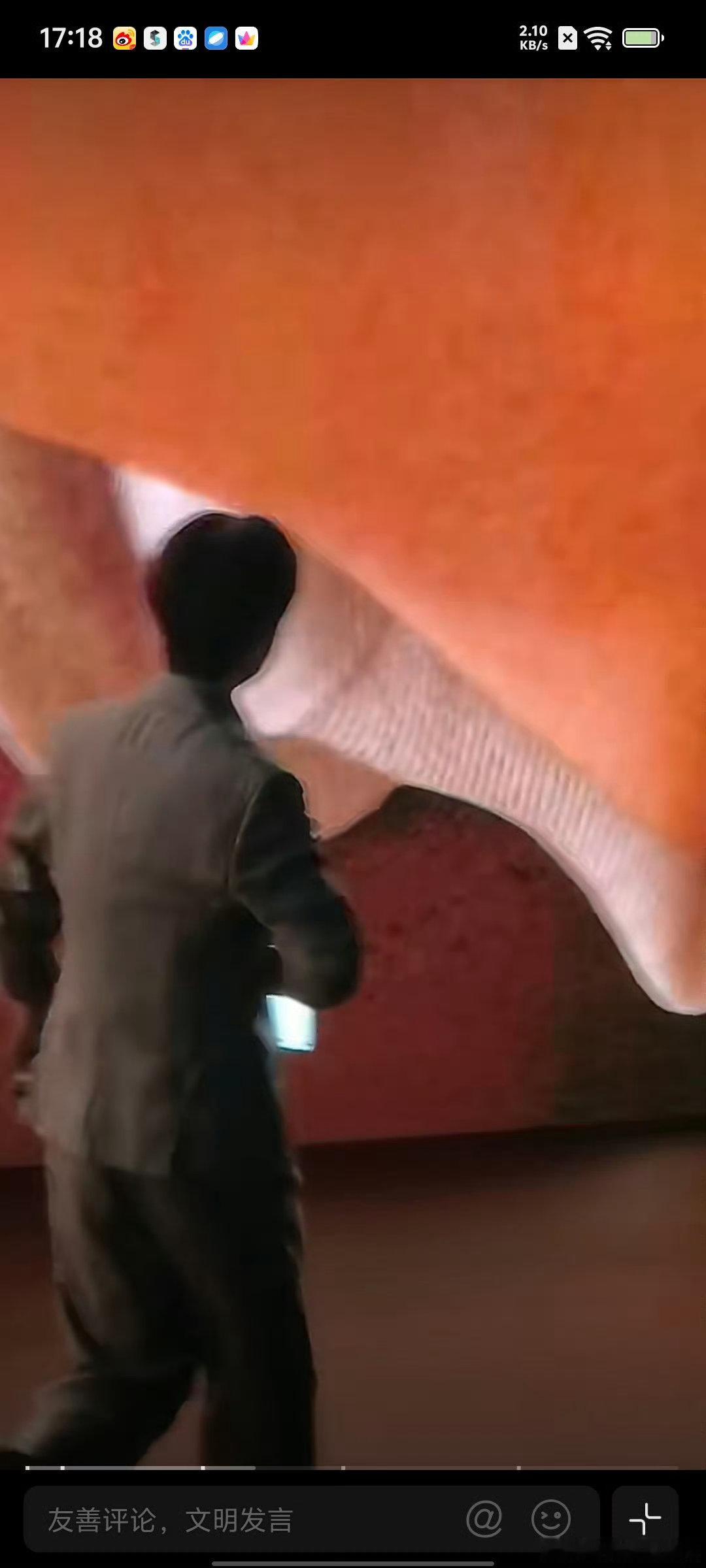 我下班就易烊千玺这样易烊千玺下班用跑的收工即刻奔赴轻松，奔跑的模样灵动又鲜活，褪