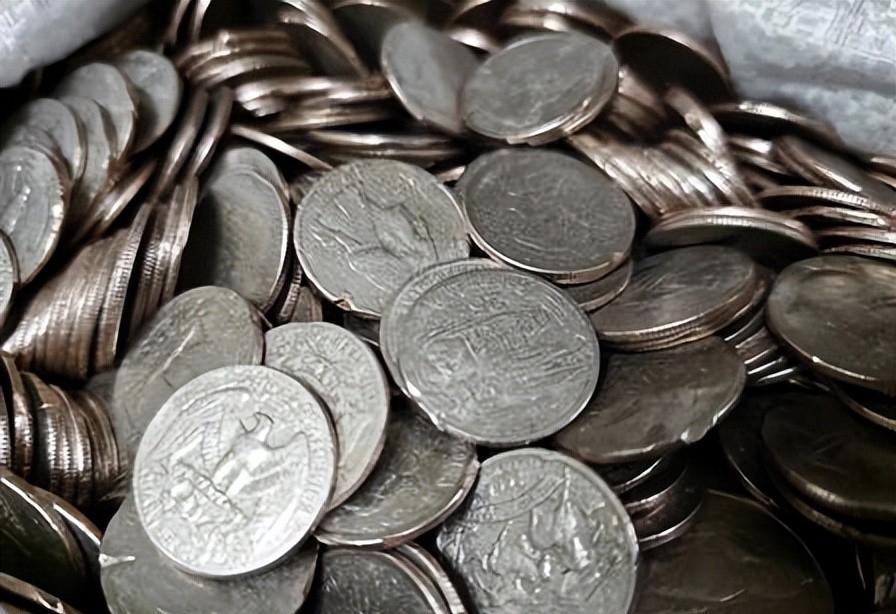 螺丝货箱暗藏巨款 黄埔海关查获67万余枚美元硬币走私案
 
8月10日，黄埔海关