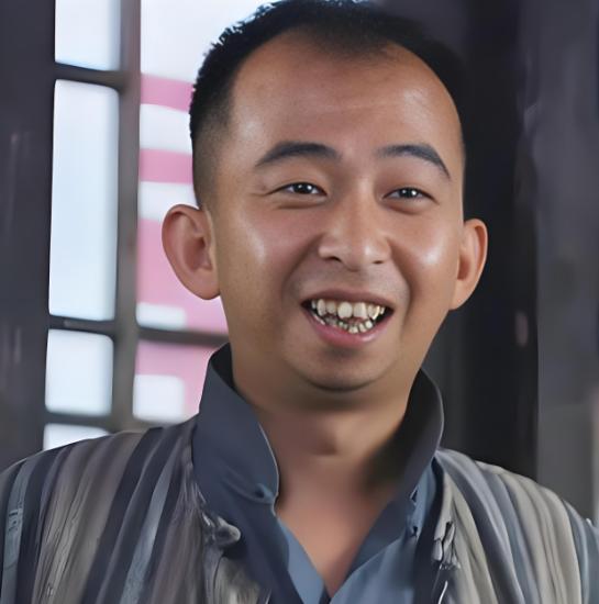 简直是一朵鲜花插在了牛粪上，2022年，坐拥10亿身家的娱乐圈最丑男星巨兴茂，竟
