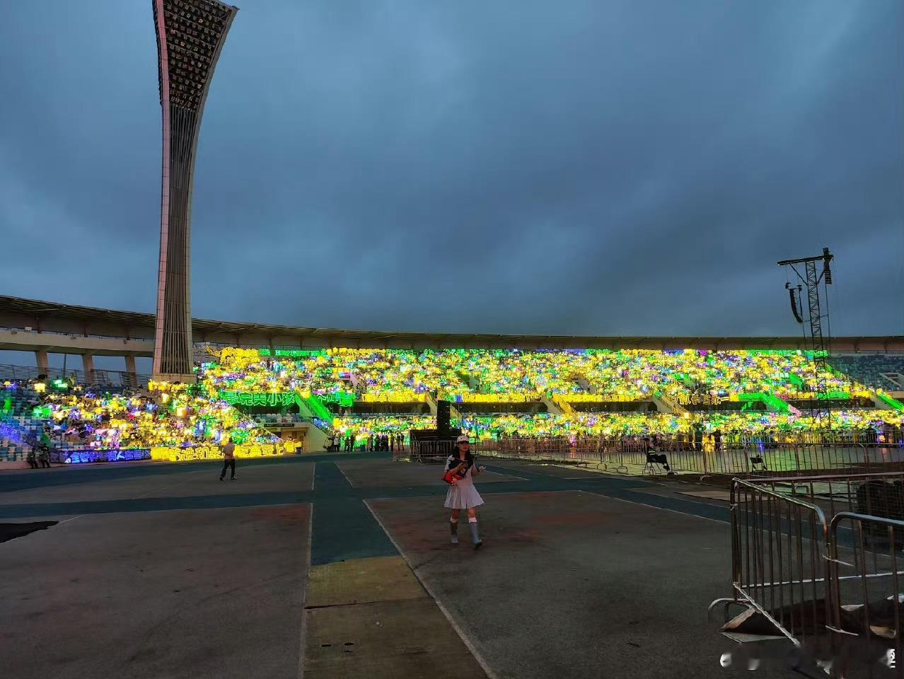 朱志鑫灯牌好美的黄海