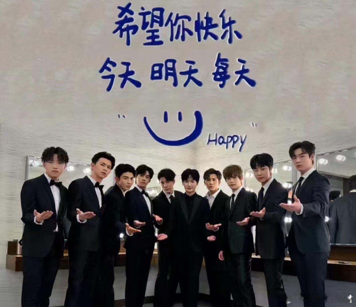 十个勤天摇人式官宣 618夏日歌会十个勤天的接力摇人太有梗了，一个接着一个根本不