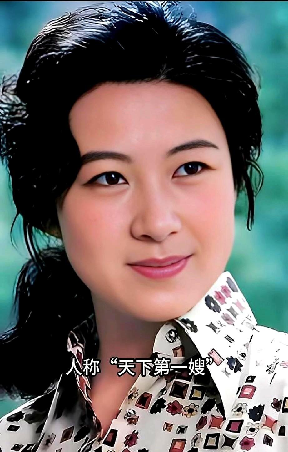 真奇怪，有些演员不靠炒作，光凭一个笑容就能让人记一辈子。

说的就是王馥荔老师，