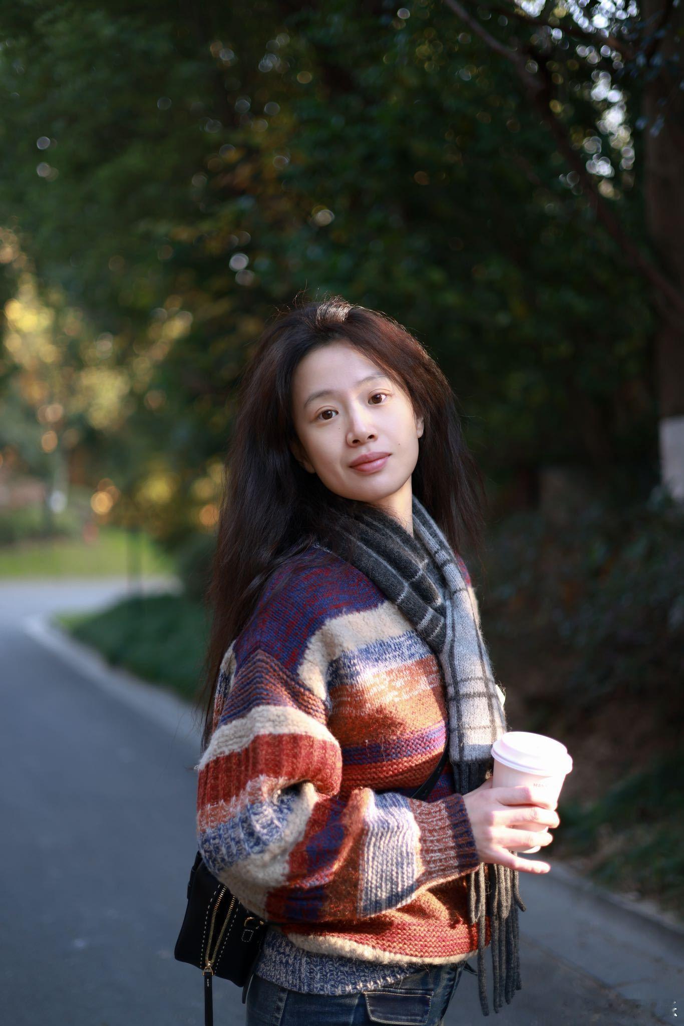 斓曦回应自己和李梦的穿搭风格 穿衣服的乐趣在于找到适合自己的风格，斓曦和李梦都是