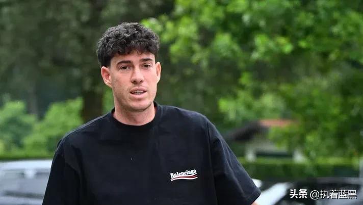 罗马诺谈巴斯托尼和巴雷拉

关于巴斯托尼
巴斯托尼的名字在巴萨的引援清单上仍然名